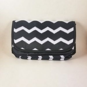 NWOT Thirty-one Trifold Makeup Case, Chevron